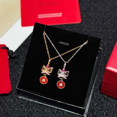 ??新款?? ??Qeelin麒麟满钻狮子红玉髓铜钱项链 ??