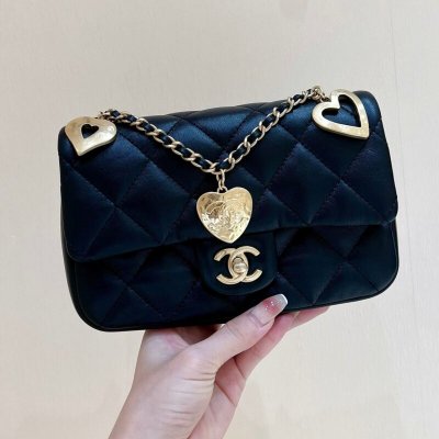 CHANEL CF限量版爱心吊坠链条包 AS3457黑色