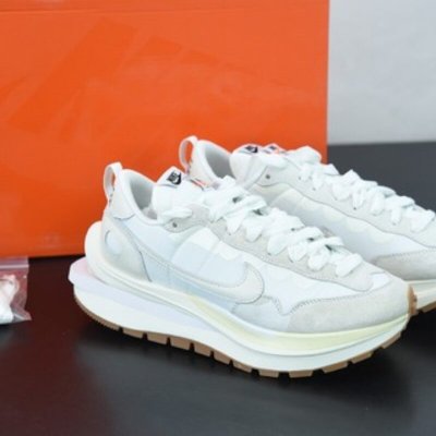 Sacai X NK regasus vaporrly SP 华夫三代3.0走秀运动跑鞋 货号：DD1875-100