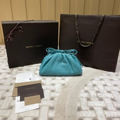 Bottega Veneta THE Mini Pouch 22CM 云朵包 585852油画蓝