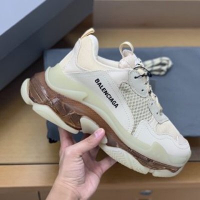 Balenciaga巴黎世家 侧帮刺绣标识男女款巴黎老爹鞋
