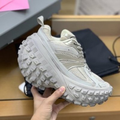 BALENCIAGA巴黎世家 皮革且以尼龙和网布材质巴黎情侣款鞋