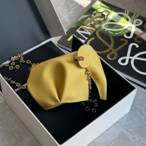 LOEWE 最新玉系列小小小象包 0193黄