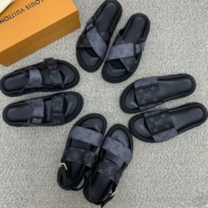 LV/路易威登 侧边缀以Monogram花卉图案经典的黑灰色PVC男士凉鞋