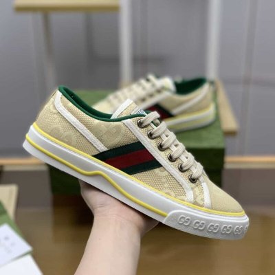Gucci古驰 采用米色和浅紫色超级双G帆布运动鞋