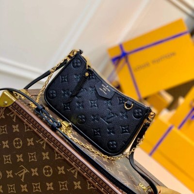 M80349 LV EASY POUCH ON STRAP BAG