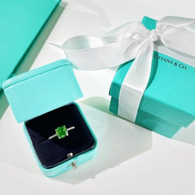 新款??TIFFANY&Co.蒂芙尼方形绿钻戒指