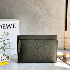 LOEWE罗意威 最新颗粒纹T pouch 系列手包 0219橄榄绿
