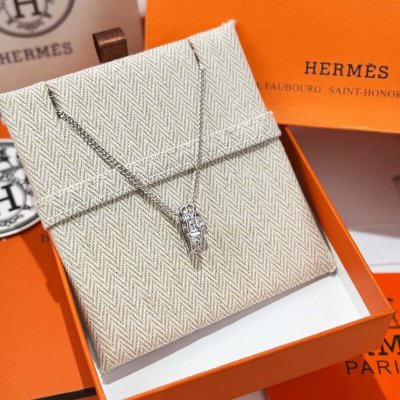 ??新品?? ??原单货 ??爱马仕HERMES满钻皮带扣项链??