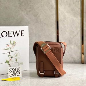 Loewe超小号Military Crossbody军用斜挎包 B553P59X01棕色