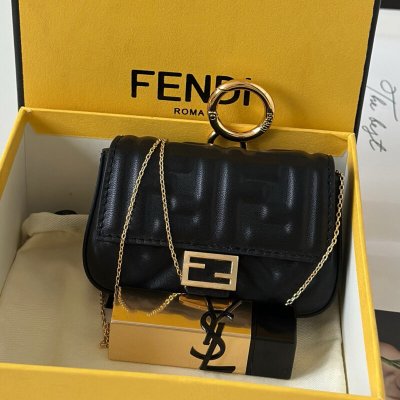 FENDI NANO BAGUETTE 超级迷你小包卡 款号;0136F