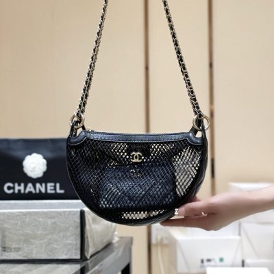CHANEL 25s 镂空网兜半月包AP4573
