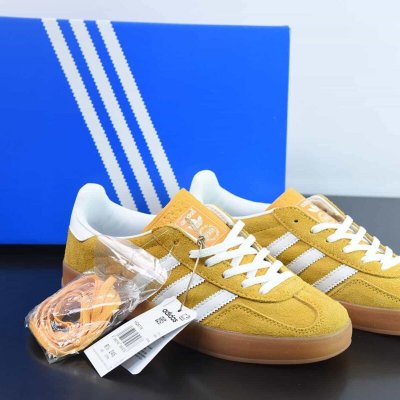 adidas Originals Gazelle Indoor瞪羚羊系列经典板鞋 桑巴 GAZELLE 货号：HQ8716