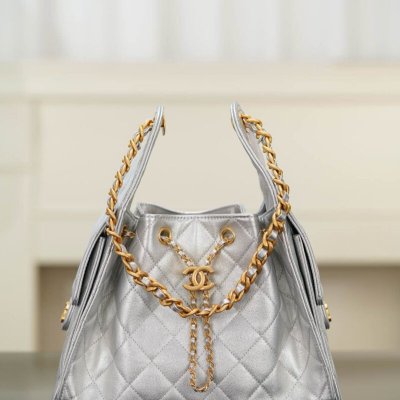 cha*nel 25s smallhobo 抽绳水桶包 银色 小号?AS5293