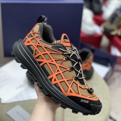 Dior迪奥 采用卡其色网眼织物精心制作新款男士B31运动休闲鞋