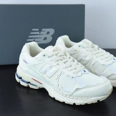 新百伦 New Balance ” Refined Pack ” 海盐白2002系列 复古休闲跑步鞋 纯