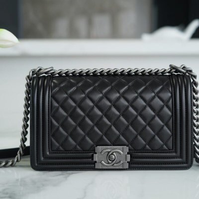 CHANEL LEBOY25 黑色银扣小羊皮口盖包 A67086