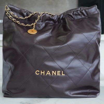 CHANEL 22 大号手袋 AS3262巧克力色/金扣